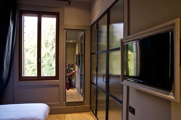 Room 8 of 36