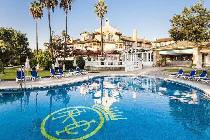 Hotel Pool