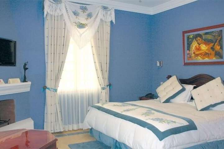 Room 8 of 17
