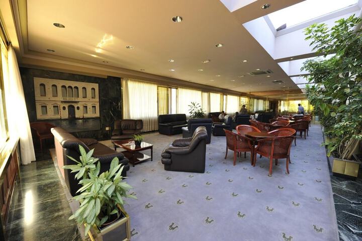 Entrance & Lobby