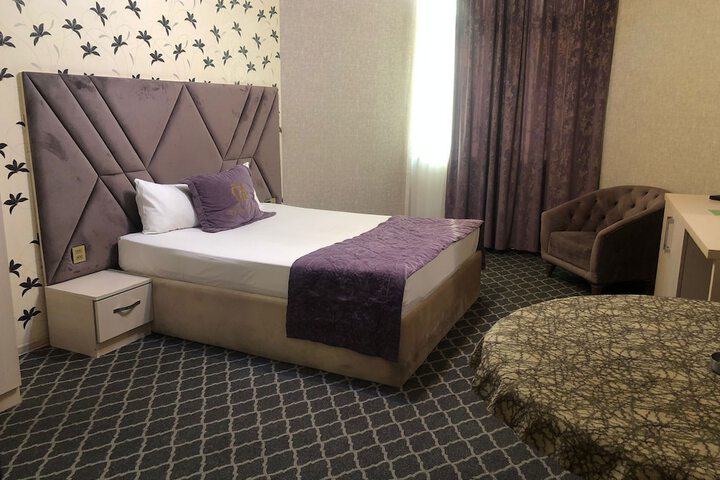 Room 6 of 19