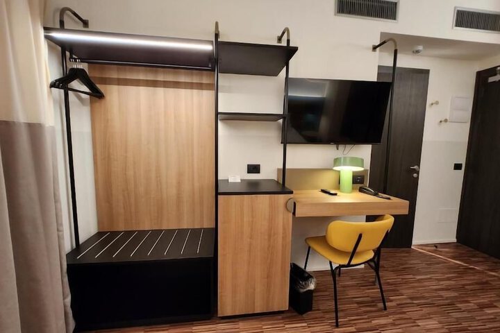 Room 15 of 42