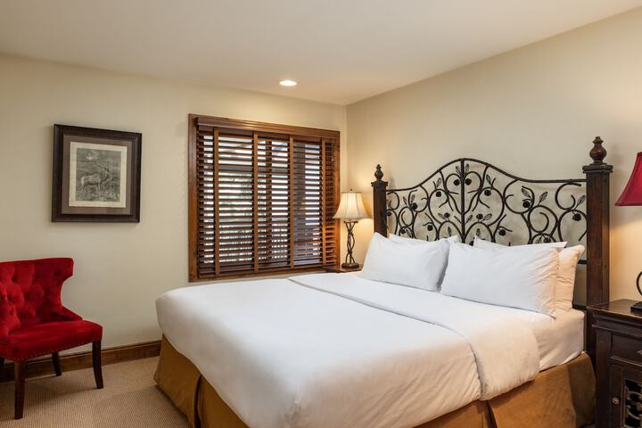 Room 40 of 176