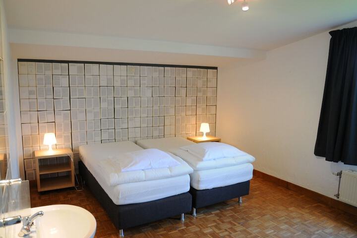 Room 3 of 43