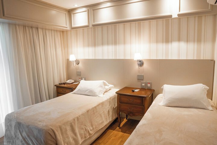 Room 27 of 108