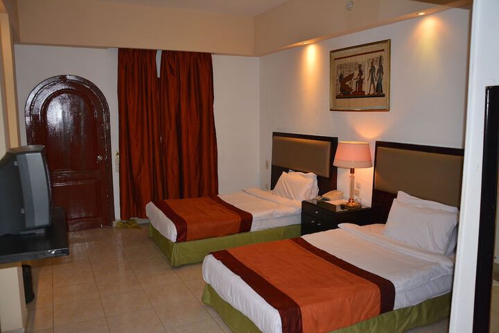 Room 7 of 42