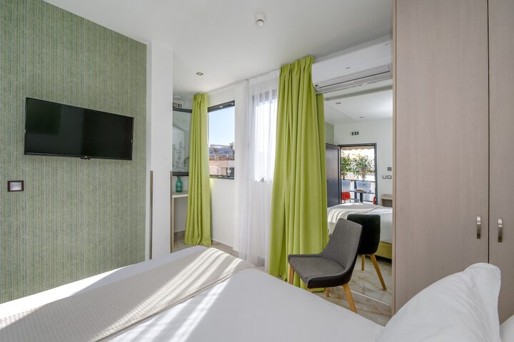 Room 33 of 120
