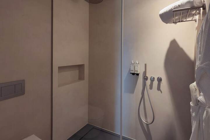 Room 25 of 51