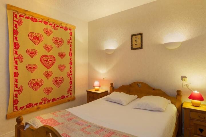 Room 10 of 27