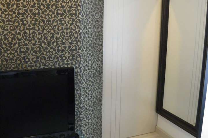 Room 13 of 38