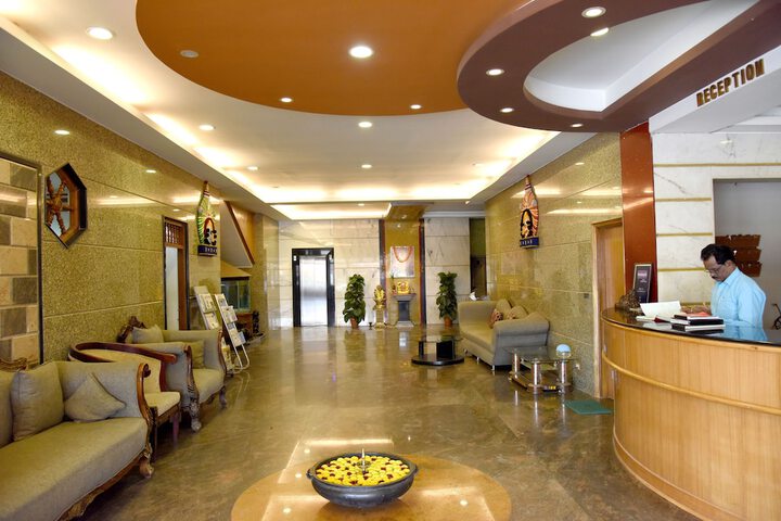 Entrance & Lobby
