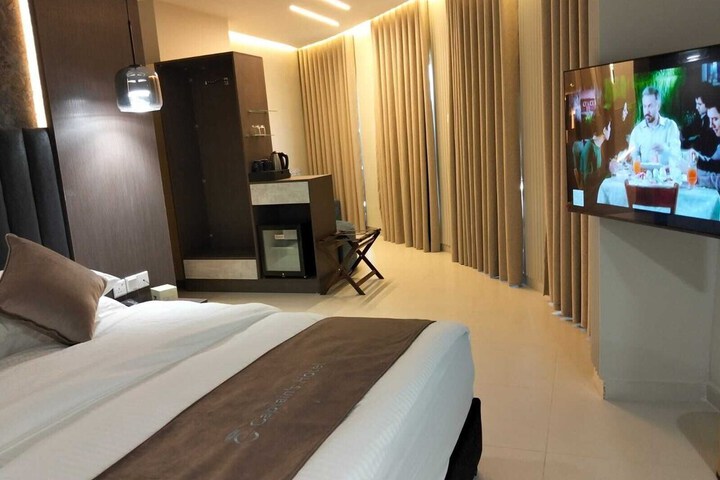 Room 28 of 100