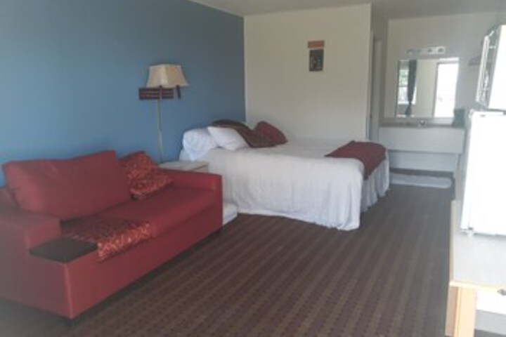 Room 10 of 13