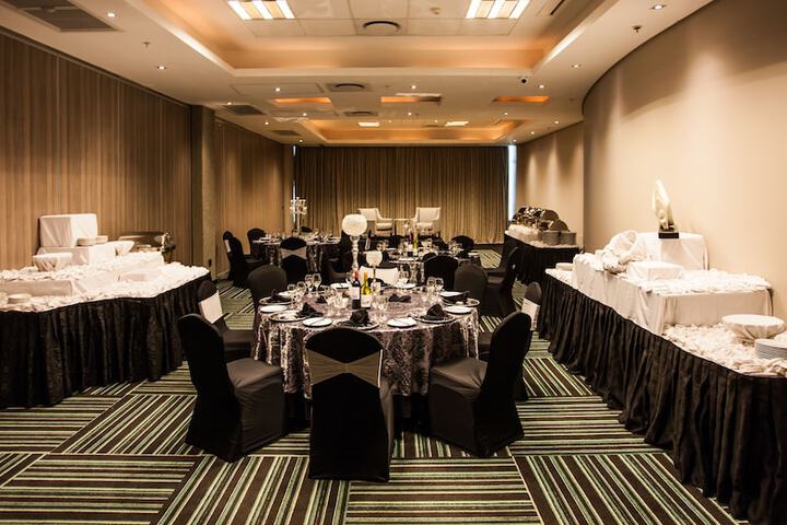 Ballroom/Hall 91 of 113