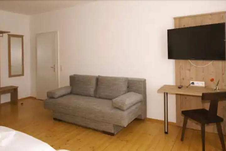 Room 7 of 11