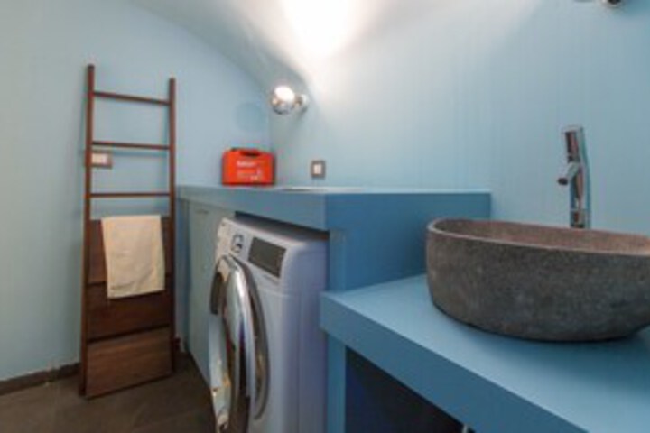 Room 8 of 37