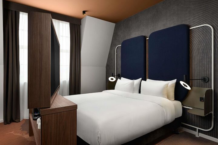 Room 53 of 170