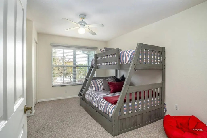 Room 3 of 27