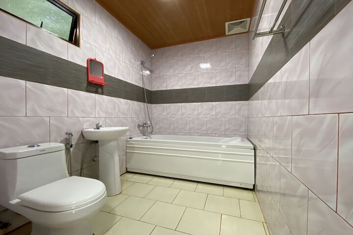 Room 10 of 11