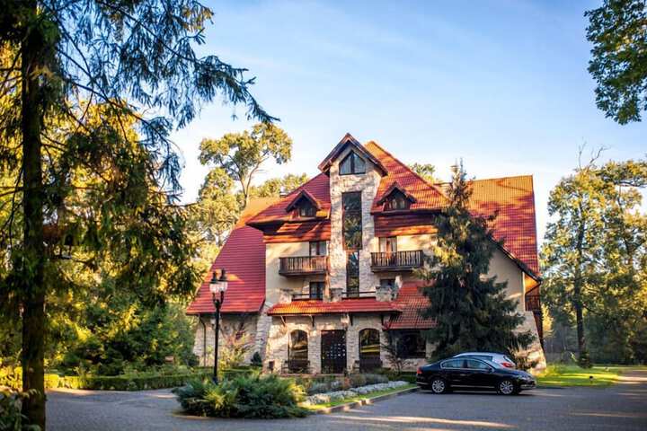 Hotel 72 of 77