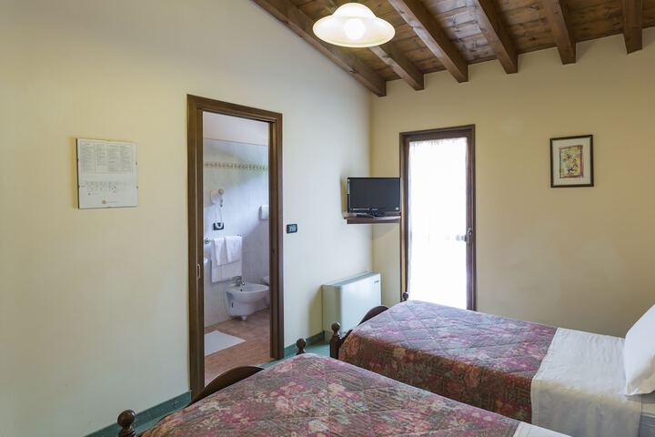 Room 9 of 60