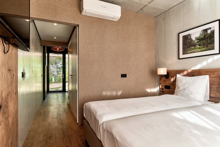 Room 16 of 46
