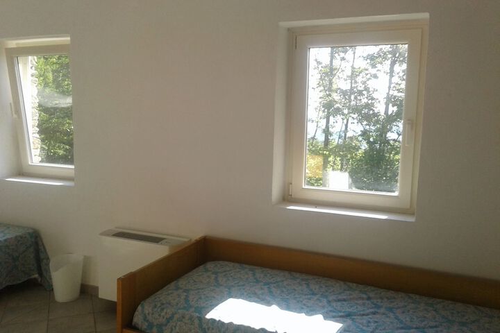 Room 22 of 35
