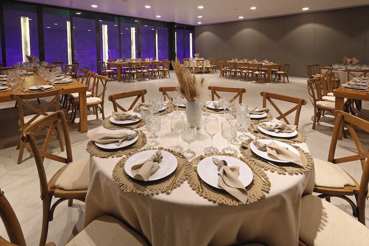 Ballroom/Hall 84 of 110
