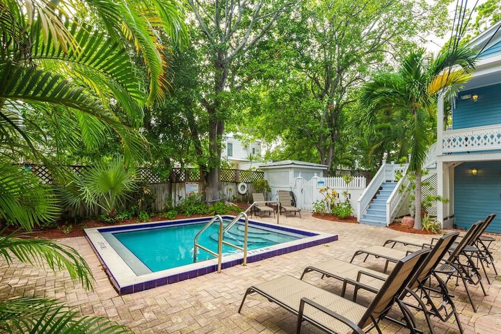 Pool 19 of 23