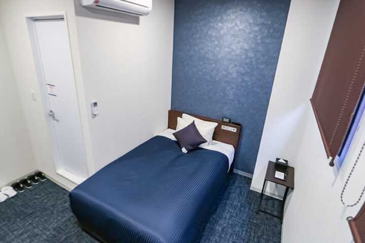 Room 4 of 16