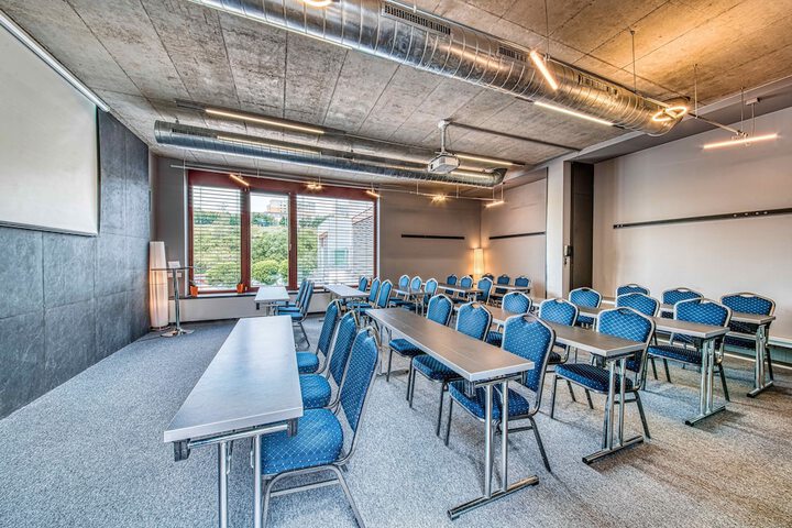 Business Center 78 of 93