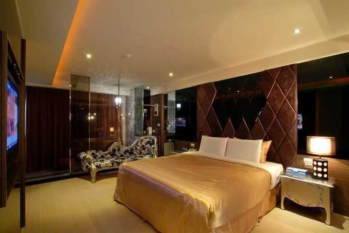 Room 17 of 107