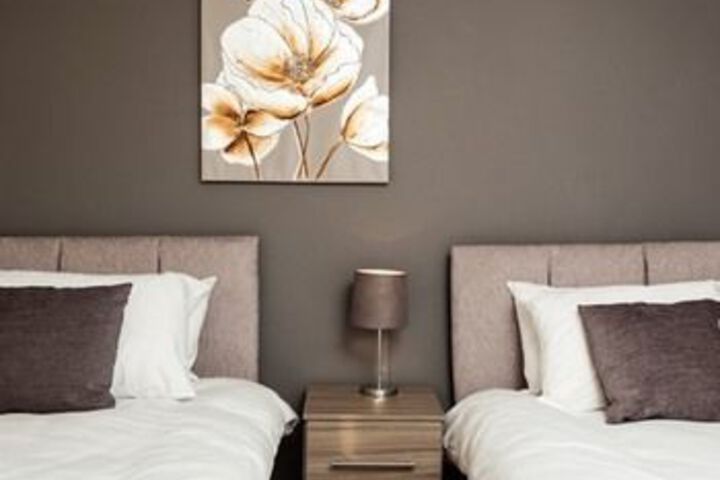 Room 13 of 36