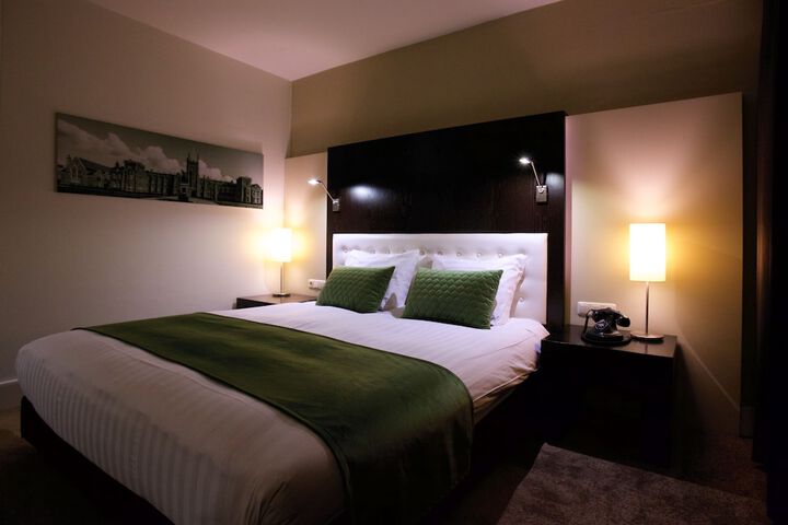 Room 6 of 42