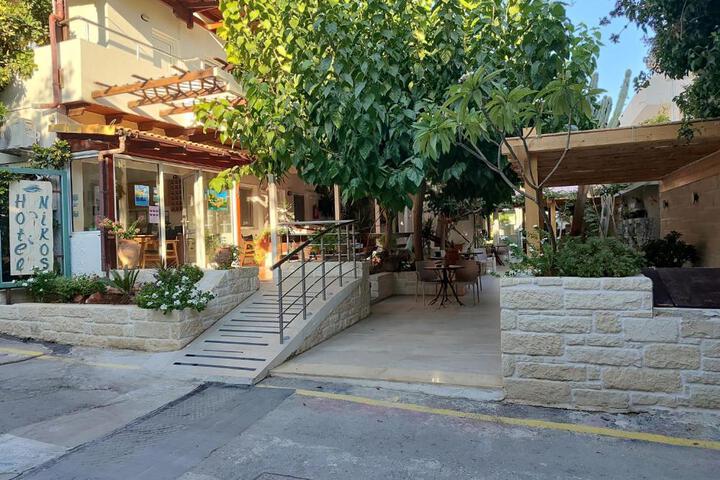 Nikos Hotel
