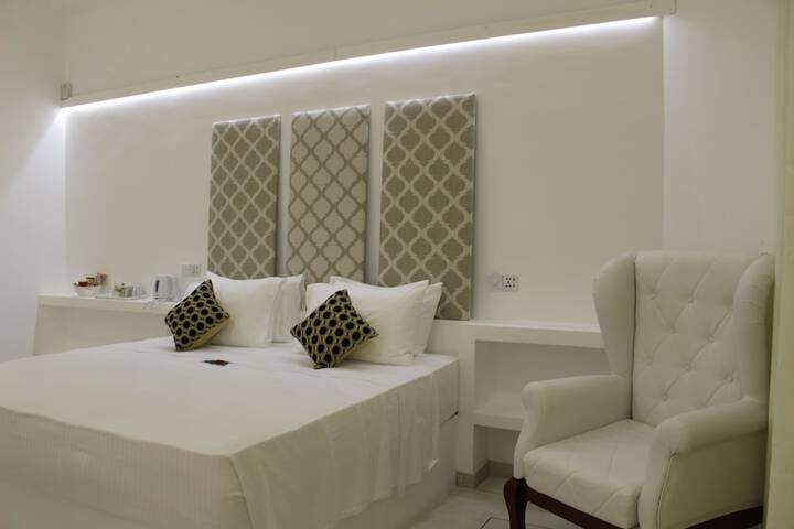 Room 5 of 33