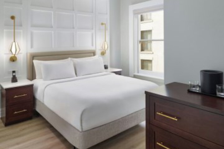 Room 9 of 34