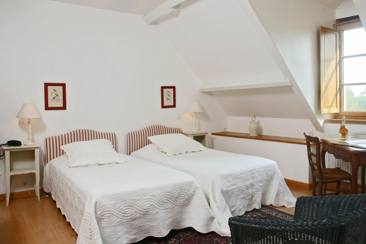Room 2 of 16