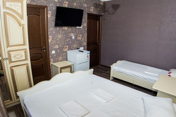 Room 2 of 33