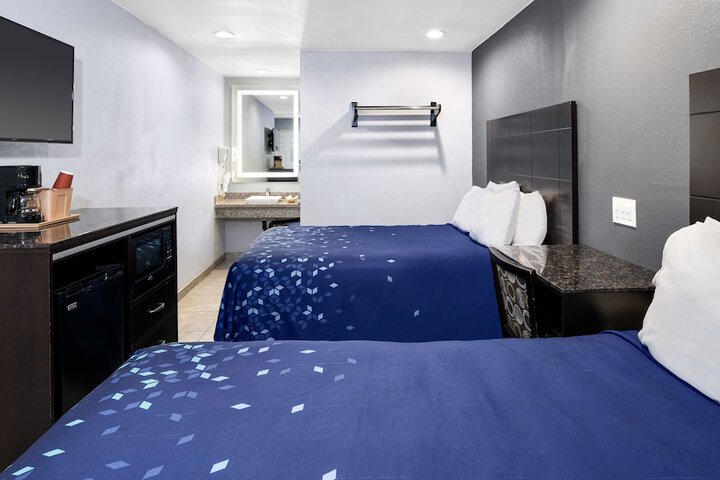 2 Double Beds (1 of 10)
