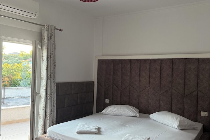 Room 9 of 32