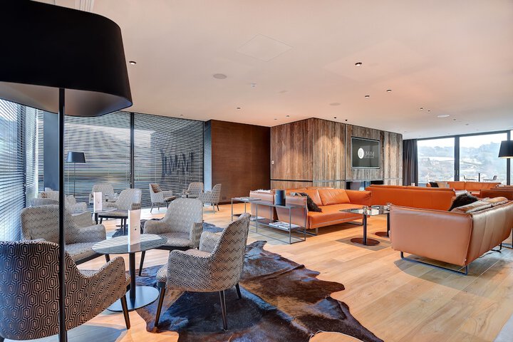Lounge 42 of 50