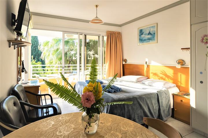 Room 4 of 35