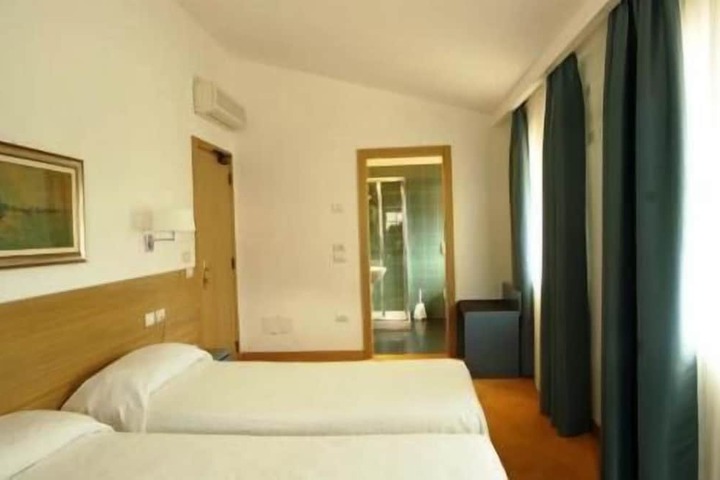 Room 5 of 43