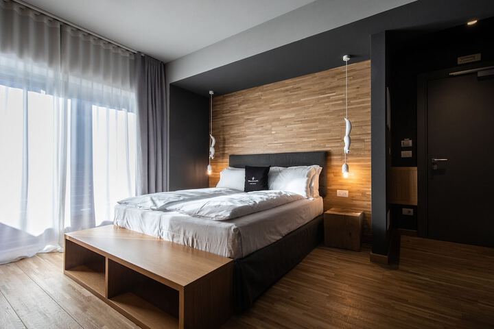 Room 3 of 85