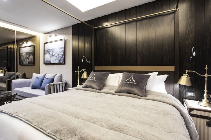 Room 12 of 61