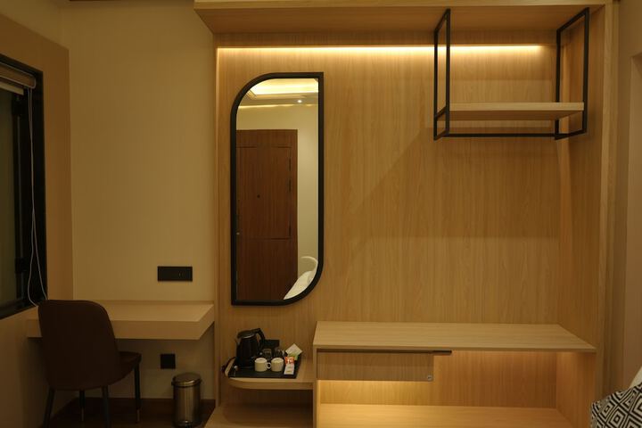 Room 8 of 28