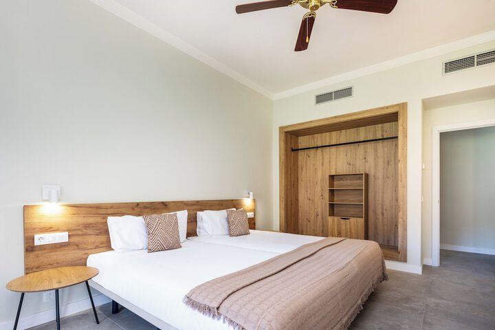 Room 10 of 37