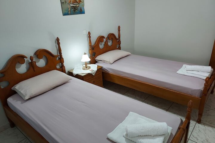 Room 43 of 192