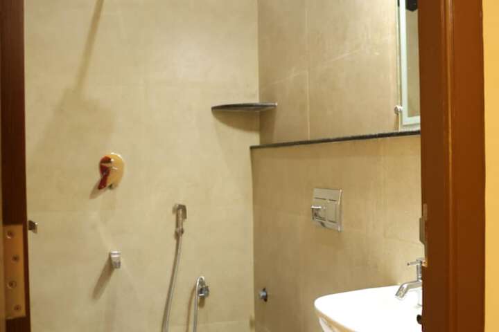 Room 12 of 16